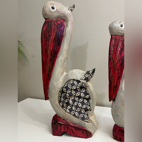 Handcrafted Pelican Figurines - Red and Cream wood material. - Picture 10 of 11